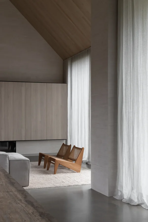 Light-filtering sheer wave curtains