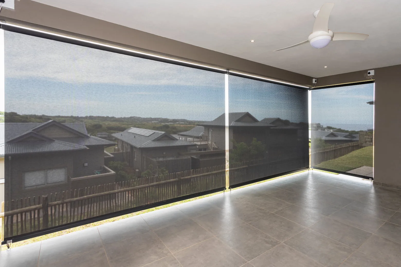 outdoor-bracket-screen screen mesh outdoor blinds installed on the KwaZulu-Natal coast